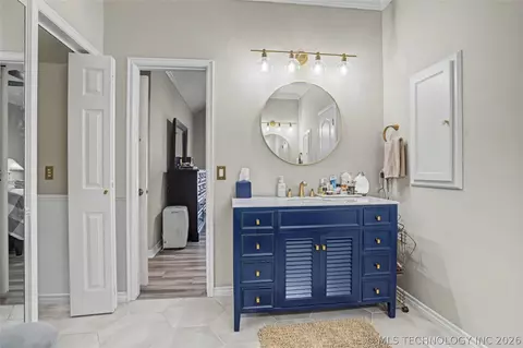 Bath - 6505 E 78th St, Tulsa, OK 74133 photo 3 of 7
