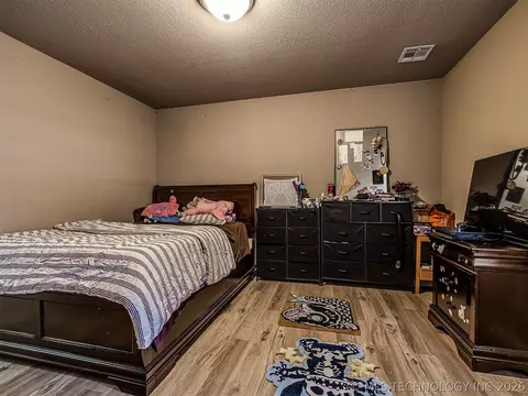 Bedroom - 2312 E Queens St, Broken Arrow, OK 74012 photo 9 of 9