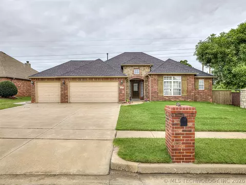 2312 E Queens St, Broken Arrow, OK 74012