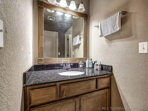 Bath - 2312 E Queens St, Broken Arrow, OK 74012 photo 9 of 9