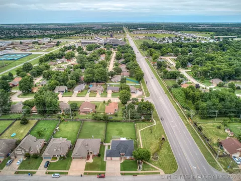 View/Area - 2312 E Queens St, Broken Arrow, OK 74012 photo 6 of 6