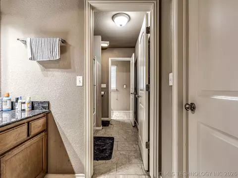 Entry Way - 2312 E Queens St, Broken Arrow, OK 74012 photo 4 of 4
