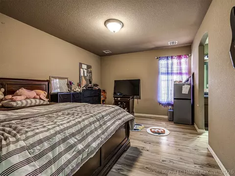 Bedroom - 2312 E Queens St, Broken Arrow, OK 74012 photo 7 of 9