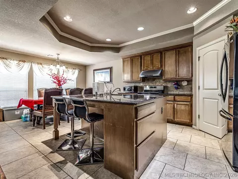 Kitchen - 2312 E Queens St, Broken Arrow, OK 74012 photo 1 of 6