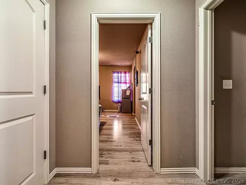 Entry Way - 2312 E Queens St, Broken Arrow, OK 74012 photo 3 of 4