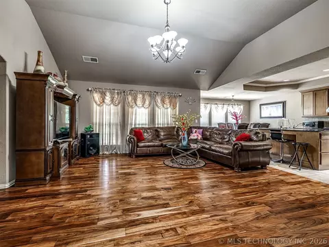 Living - 2312 E Queens St, Broken Arrow, OK 74012 photo 1 of 4