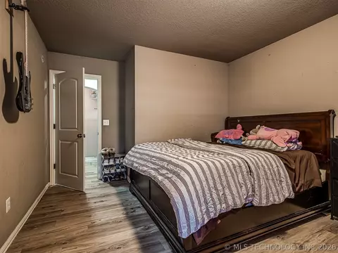 Bedroom - 2312 E Queens St, Broken Arrow, OK 74012 photo 8 of 9