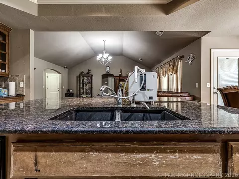 Kitchen - 2312 E Queens St, Broken Arrow, OK 74012 photo 5 of 6