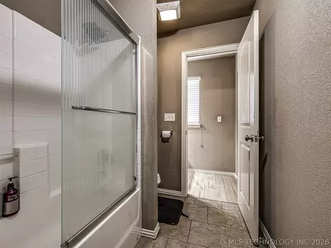 Bath - 2312 E Queens St, Broken Arrow, OK 74012 photo 8 of 9
