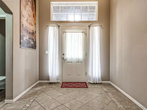 Entry Way - 2312 E Queens St, Broken Arrow, OK 74012 photo 2 of 4