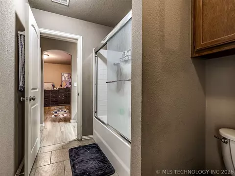 Bath - 2312 E Queens St, Broken Arrow, OK 74012 photo 7 of 9