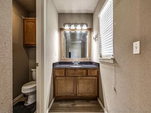 Bath - 2312 E Queens St, Broken Arrow, OK 74012 photo 6 of 9