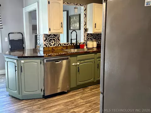 Kitchen - 802 S Howerton Ave, Cushing, OK 74023 photo 1 of 11
