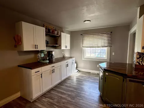 Kitchen - 802 S Howerton Ave, Cushing, OK 74023 photo 8 of 11