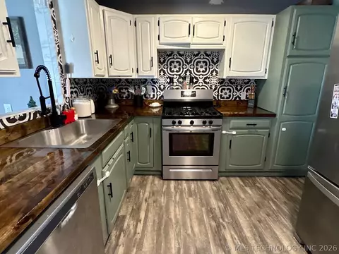 Kitchen - 802 S Howerton Ave, Cushing, OK 74023 photo 5 of 11