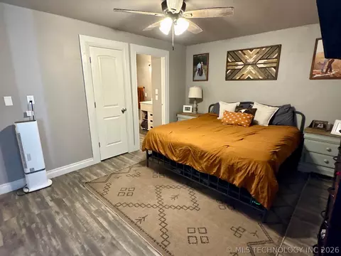 Bedroom - 802 S Howerton Ave, Cushing, OK 74023 photo 4 of 8