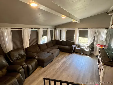 Living - 802 S Howerton Ave, Cushing, OK 74023 photo 3 of 4