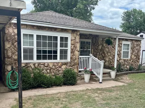 Exterior - 802 S Howerton Ave, Cushing, OK 74023 photo 7 of 15