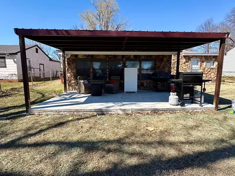 Exterior - 802 S Howerton Ave, Cushing, OK 74023 photo 14 of 15