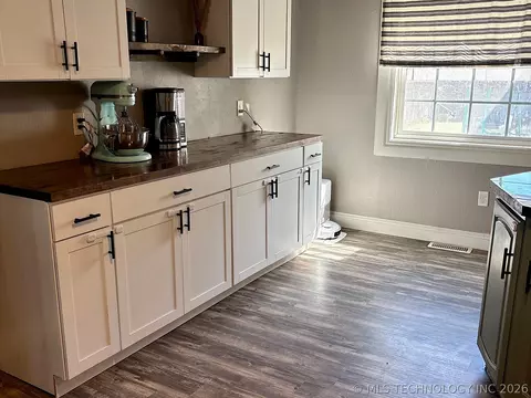Kitchen - 802 S Howerton Ave, Cushing, OK 74023 photo 11 of 11