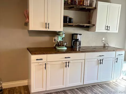 Kitchen - 802 S Howerton Ave, Cushing, OK 74023 photo 9 of 11