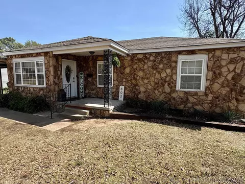802 S Howerton Ave, Cushing, OK 74023