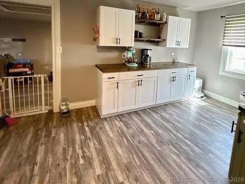 Kitchen - 802 S Howerton Ave, Cushing, OK 74023 photo 10 of 11