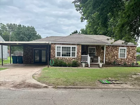 Exterior - 802 S Howerton Ave, Cushing, OK 74023 photo 4 of 15