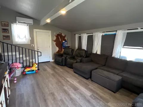 Living - 802 S Howerton Ave, Cushing, OK 74023 photo 4 of 4