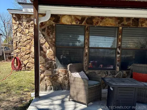 Exterior - 802 S Howerton Ave, Cushing, OK 74023 photo 10 of 15