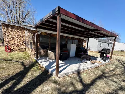 Exterior - 802 S Howerton Ave, Cushing, OK 74023 photo 12 of 15