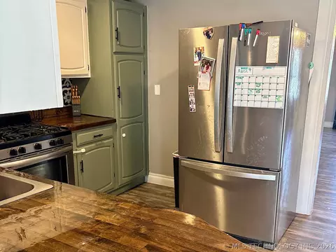Kitchen - 802 S Howerton Ave, Cushing, OK 74023 photo 7 of 11