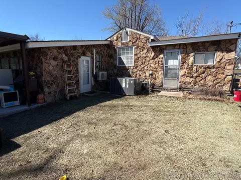 Exterior - 802 S Howerton Ave, Cushing, OK 74023 photo 9 of 15