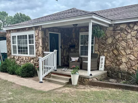 Exterior - 802 S Howerton Ave, Cushing, OK 74023 photo 2 of 15