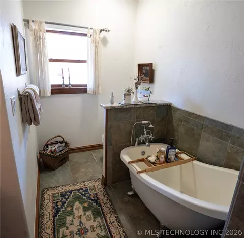 Bath - 3512 E 440 Rd, Eucha, OK 74342 photo 2 of 5