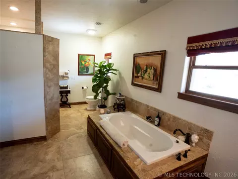 Bath - 3512 E 440 Rd, Eucha, OK 74342 photo 4 of 5