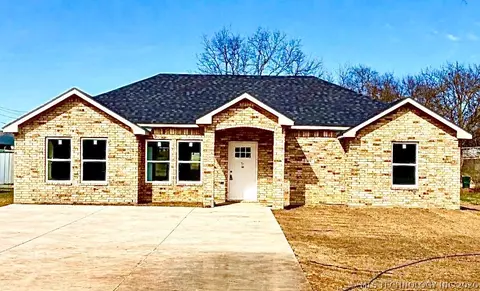 612 S First St, Calera, OK 74730