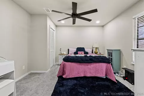 Bedroom - 169 Cardinal, Colbert, OK 74733 photo 4 of 6
