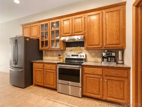 Kitchen - 507 Windemere, Ada, OK 74820 photo 3 of 7