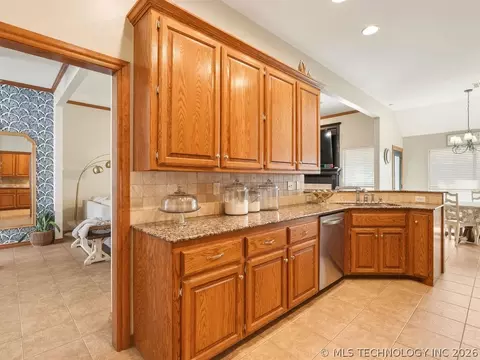 Kitchen - 507 Windemere, Ada, OK 74820 photo 4 of 7