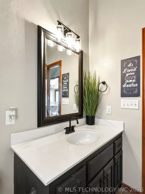 Bath - 507 Windemere, Ada, OK 74820 photo 10 of 10