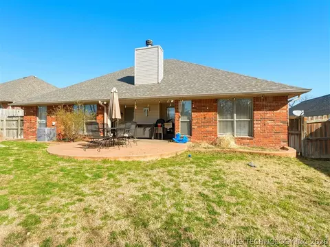Exterior - 507 Windemere, Ada, OK 74820 photo 8 of 10