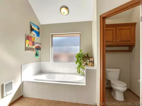 Bath - 507 Windemere, Ada, OK 74820 photo 3 of 10