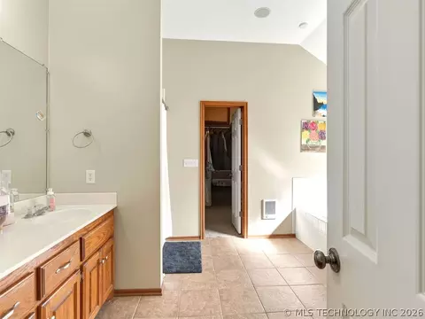 Bath - 507 Windemere, Ada, OK 74820 photo 2 of 10