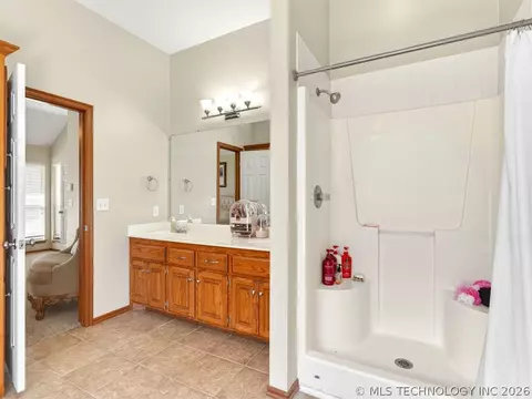 Bath - 507 Windemere, Ada, OK 74820 photo 5 of 10