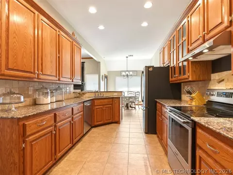 Kitchen - 507 Windemere, Ada, OK 74820 photo 7 of 7
