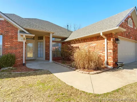 Exterior - 507 Windemere, Ada, OK 74820 photo 4 of 10
