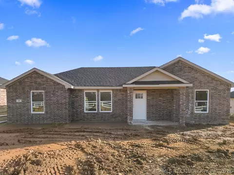 686 W 6th St, Atoka, OK 74525
