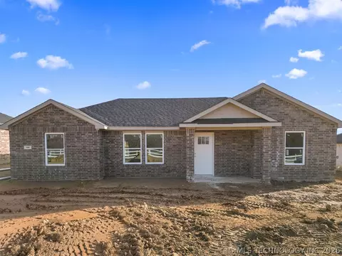 686 W 6th St, Atoka, OK 74525