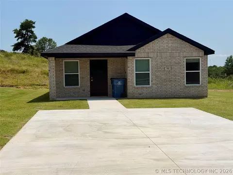 702 W 6th St, Atoka, OK 74525